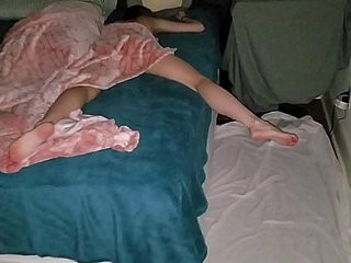 D. pag. La sobrina joven obtiene un creampie (parte 1)