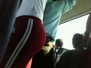 Mr. Voyeur - Gostosa itsy-bitsy ônibus