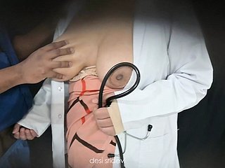 Titillating Ärztin untersucht Patientenschwanz