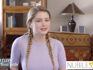 Isteri Sister - Isteri muda Membantu Remaja Sila Horseshit Untuk Masa Pertama S1: E10