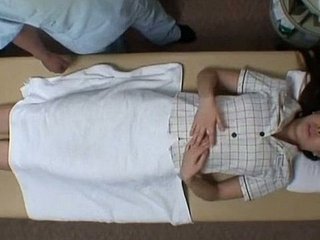 Spycam Niechętnie Żona uwiedziona przez masażystę